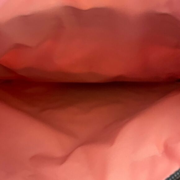 EUC LeSportsac KASEY 3 Zipper Hearts Crossbody Bag - Picture 7 of 7